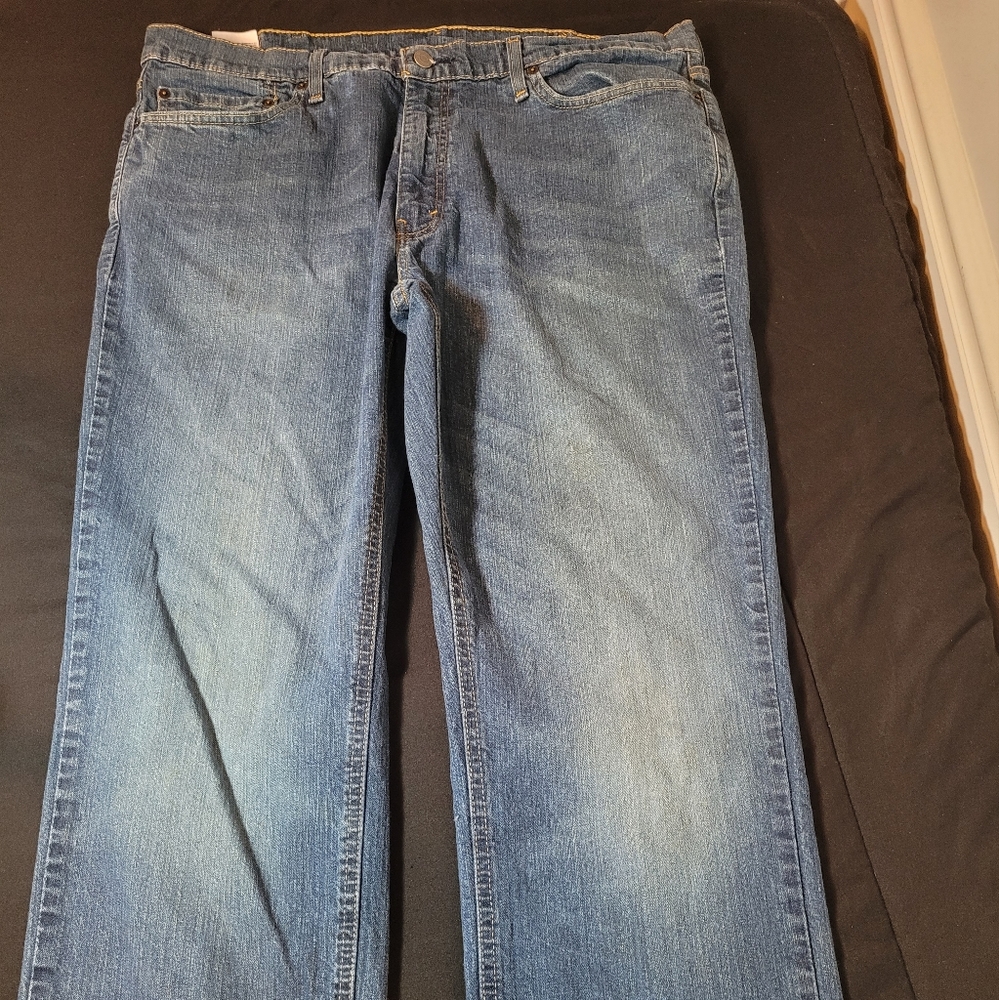 Men Levi Jeans 541s 38 x 32  (small stain)